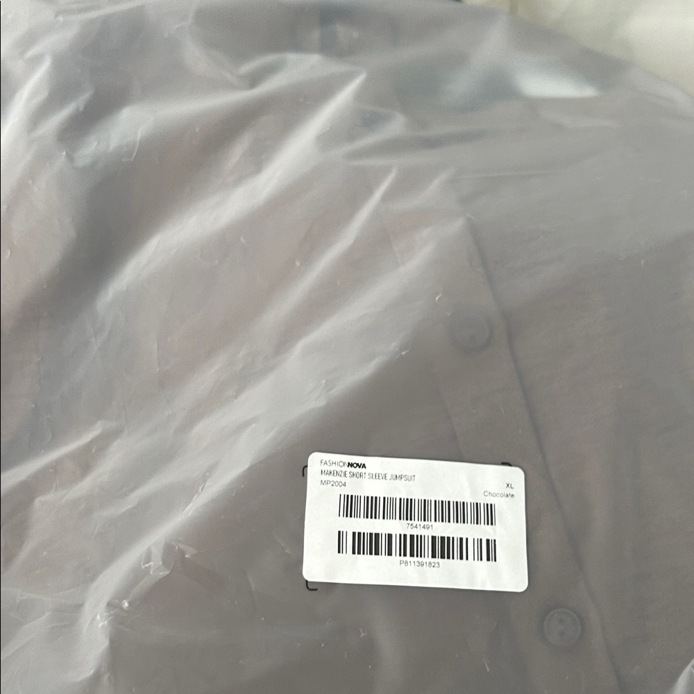Fashion Nova Makenzie Short Sleeve Jumpsuit. Chocolate-no fit. Won’t ship back.